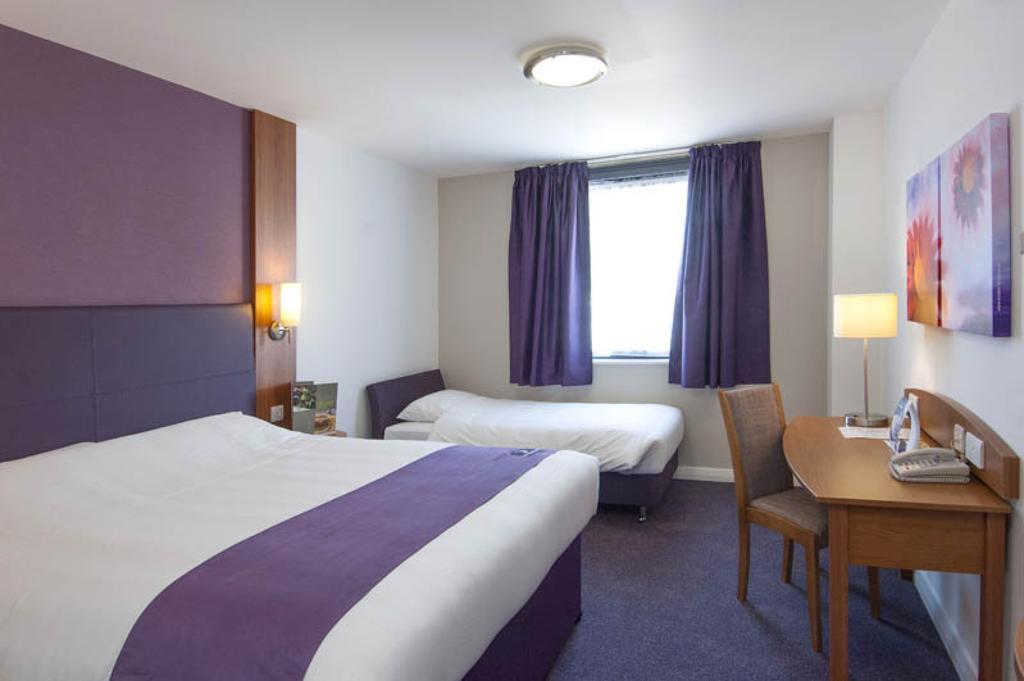 Premier Inn Ashford Central Ruang foto