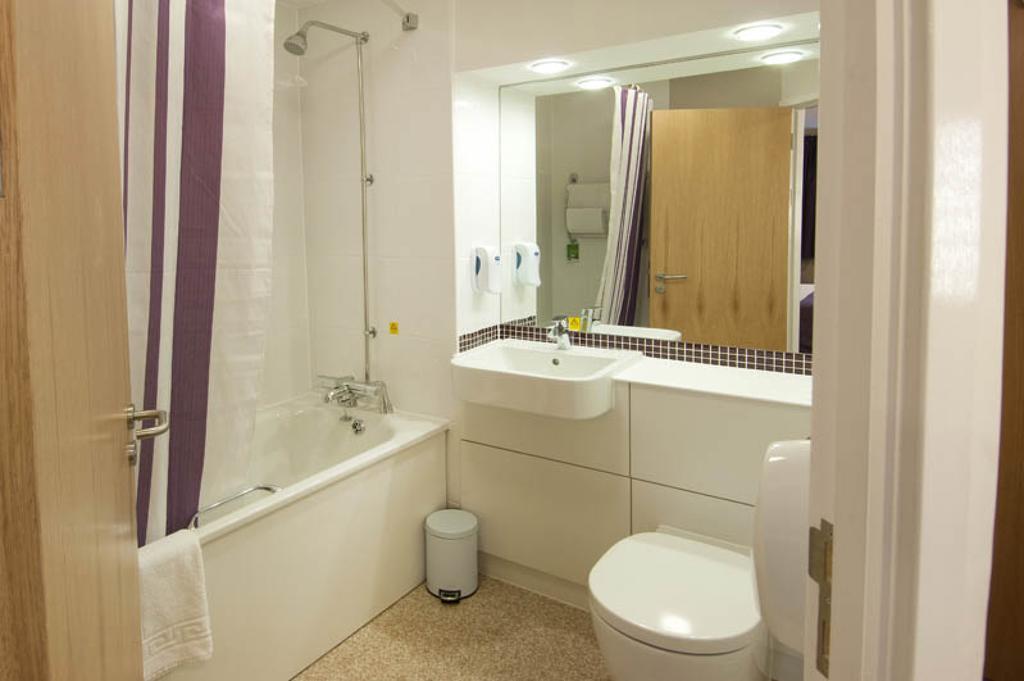 Premier Inn Ashford Central Ruang foto