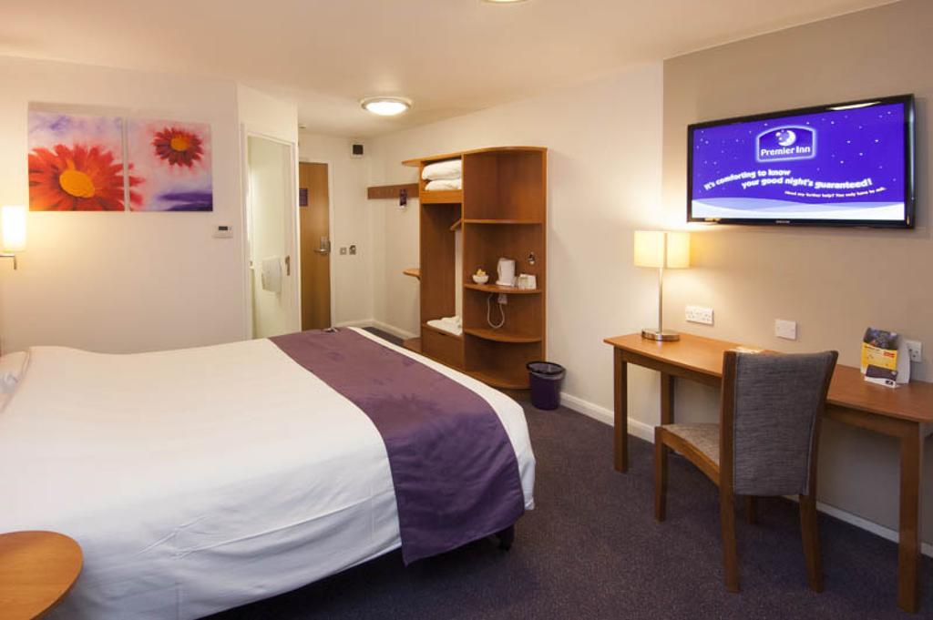 Premier Inn Ashford Central Bagian luar foto