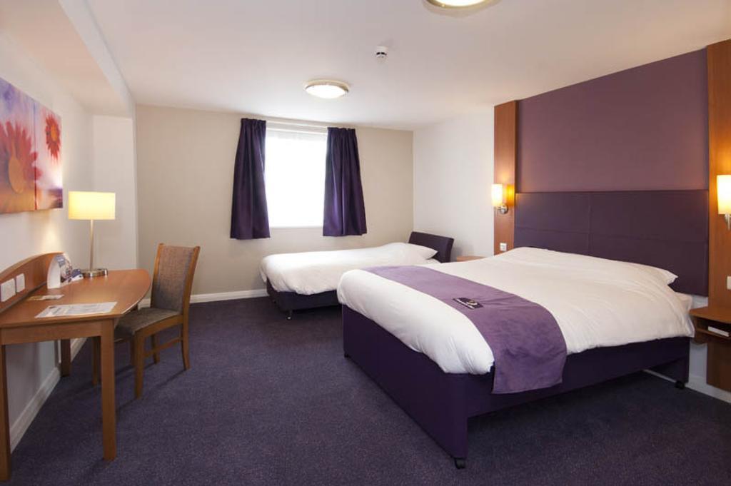 Premier Inn Ashford Central Ruang foto