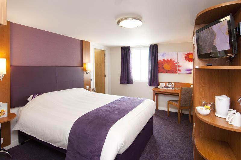 Premier Inn Ashford Central Bagian luar foto